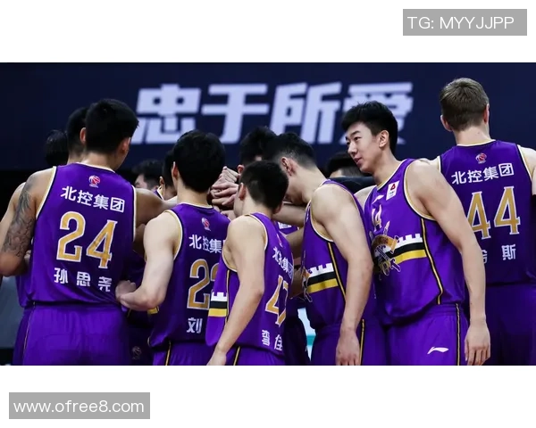 CBA辽宁队与广州队激战正酣球迷热议精彩表现与战术分析 CBA辽宁队与广州队激战正酣球迷热议精彩表现与战术分析