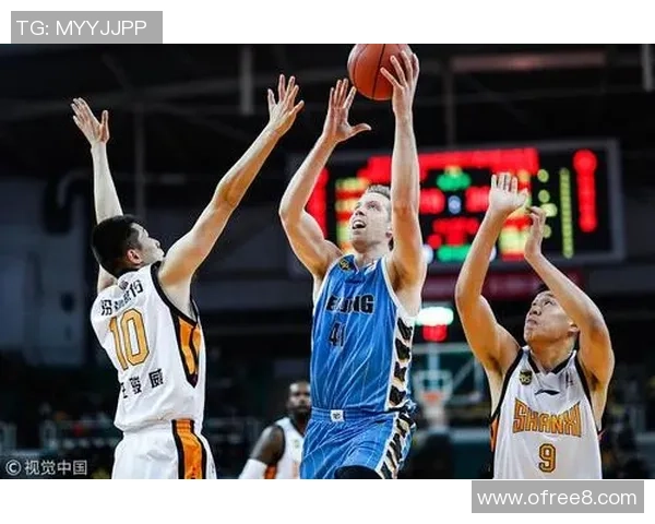 布兰与罗森博格的精彩对决谁将胜出揭晓赛季新篇章 布兰与罗森博格的精彩对决谁将胜出揭晓赛季新篇章