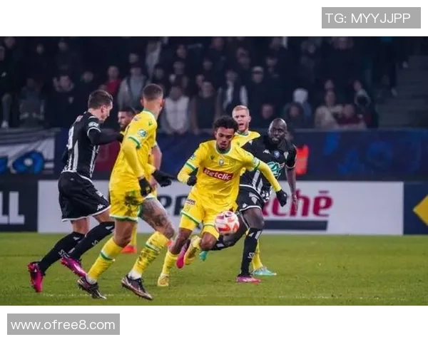 巴黎与昂热激战正酣精彩比赛直播全程回顾与分析