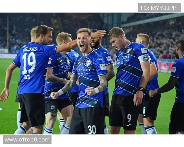 汉诺威与杜塞尔的激烈对决揭示德甲赛季的精彩与悬念 汉诺威与杜塞尔的激烈对决揭示德甲赛季的精彩与悬念