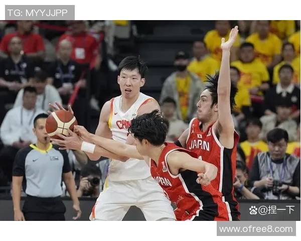 韩国男篮与伊朗男篮激战正酣谁将赢得亚洲篮球赛的荣耀